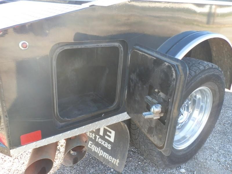 Ford Super Duty F-350 DRW Vehicle Full-screen Gallery Image 32