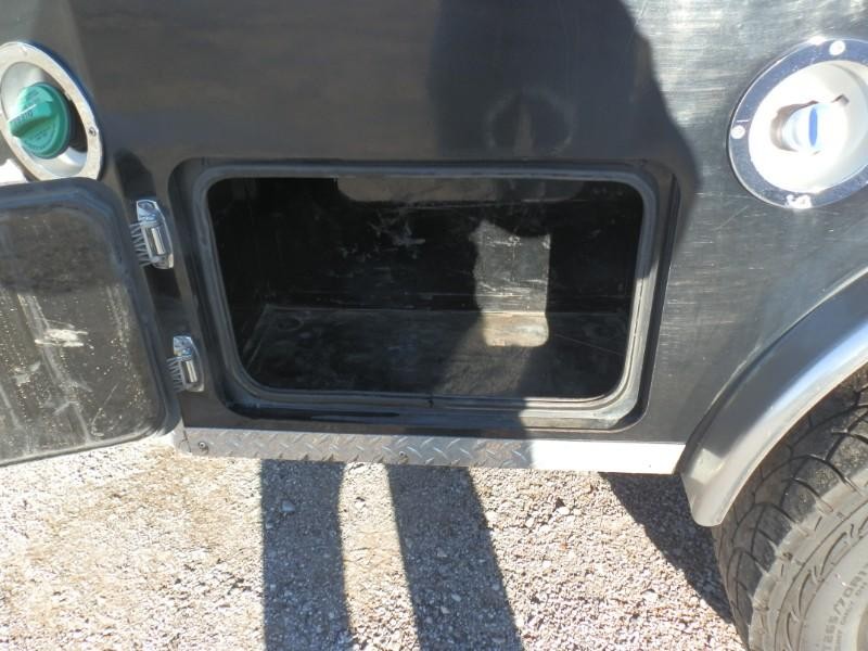 Ford Super Duty F-350 DRW Vehicle Full-screen Gallery Image 34