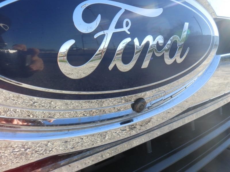 Ford Super Duty F-350 DRW Vehicle Full-screen Gallery Image 35