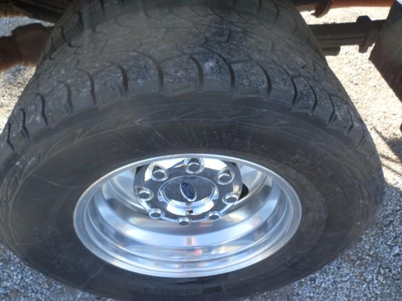 Ford Super Duty F-350 DRW Vehicle Full-screen Gallery Image 38