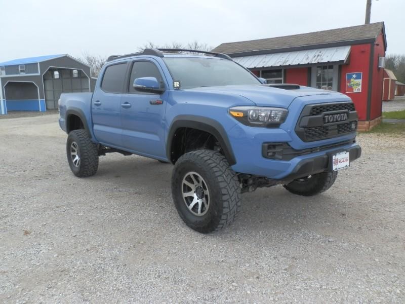 Toyota Tacoma Vehicle Full-screen Gallery Image 03