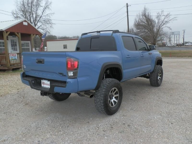 Toyota Tacoma Vehicle Full-screen Gallery Image 04