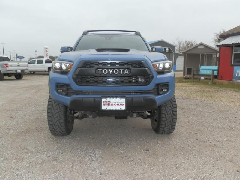 Toyota Tacoma Vehicle Full-screen Gallery Image 05