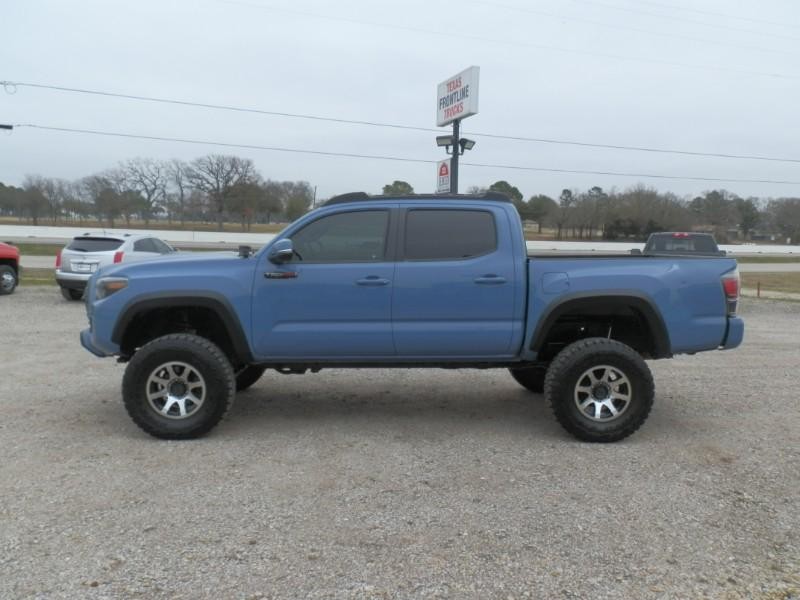 Toyota Tacoma Vehicle Full-screen Gallery Image 07