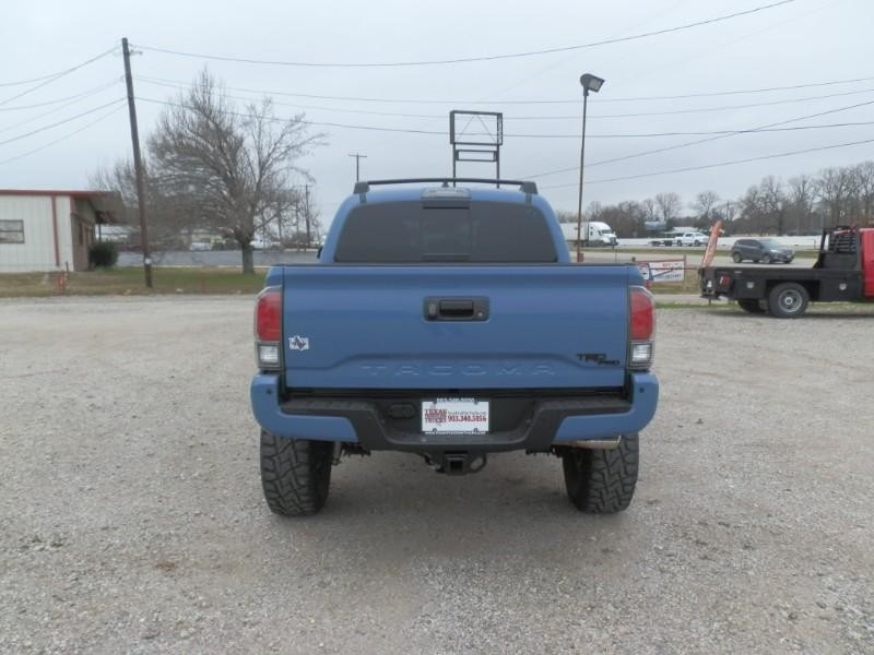 Toyota Tacoma Vehicle Full-screen Gallery Image 08