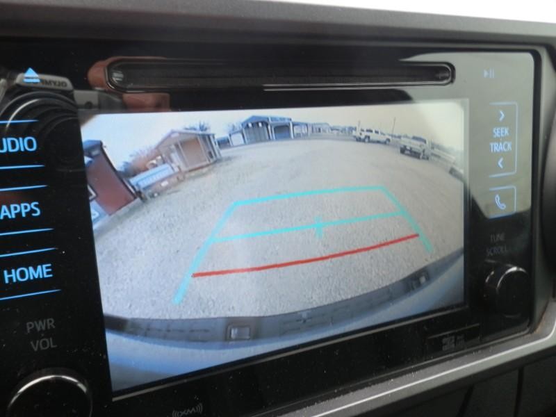 Toyota Tacoma Vehicle Full-screen Gallery Image 10