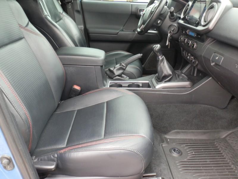 Toyota Tacoma Vehicle Full-screen Gallery Image 13