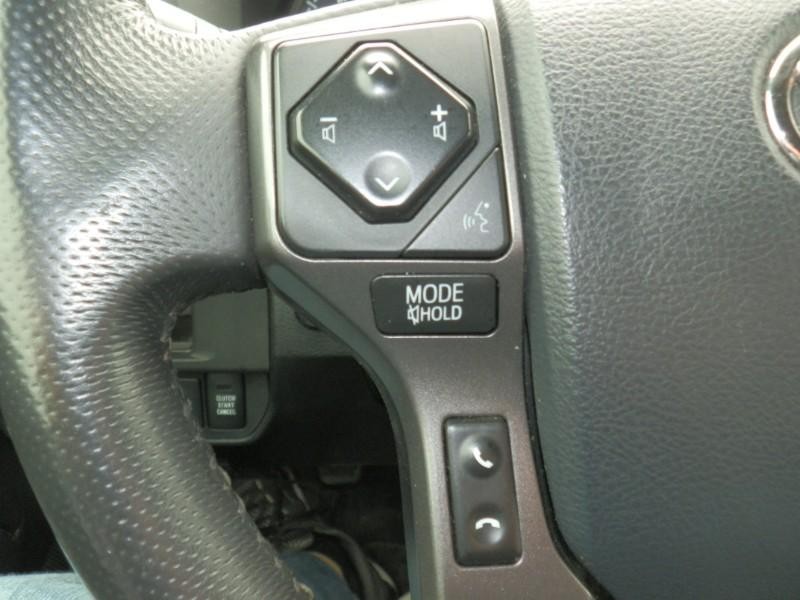 Toyota Tacoma Vehicle Full-screen Gallery Image 16