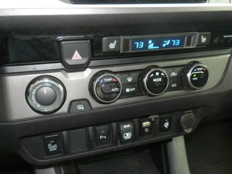 Toyota Tacoma Vehicle Full-screen Gallery Image 18