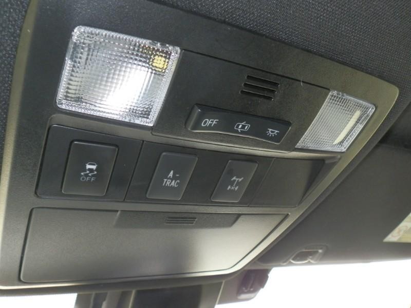 Toyota Tacoma Vehicle Full-screen Gallery Image 20