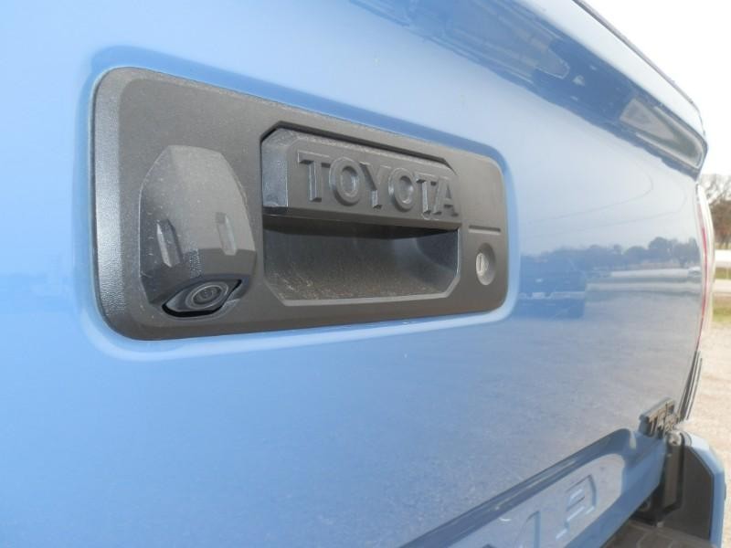 Toyota Tacoma Vehicle Full-screen Gallery Image 23