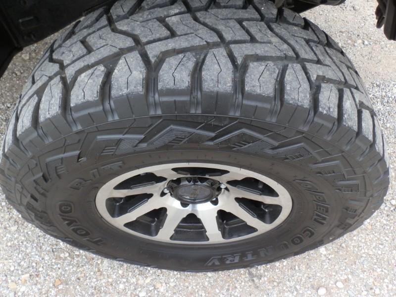 Toyota Tacoma Vehicle Full-screen Gallery Image 26