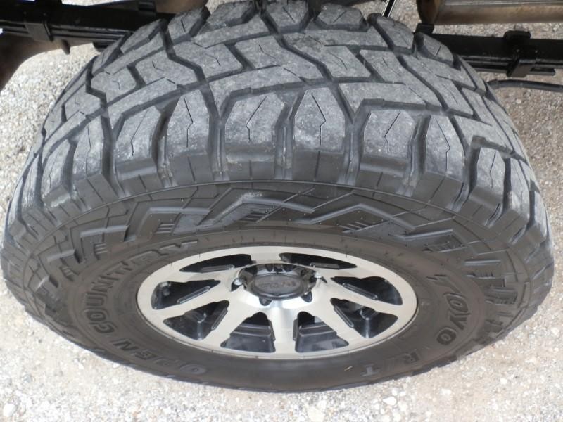 Toyota Tacoma Vehicle Full-screen Gallery Image 28