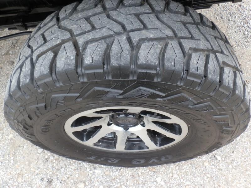 Toyota Tacoma Vehicle Full-screen Gallery Image 29