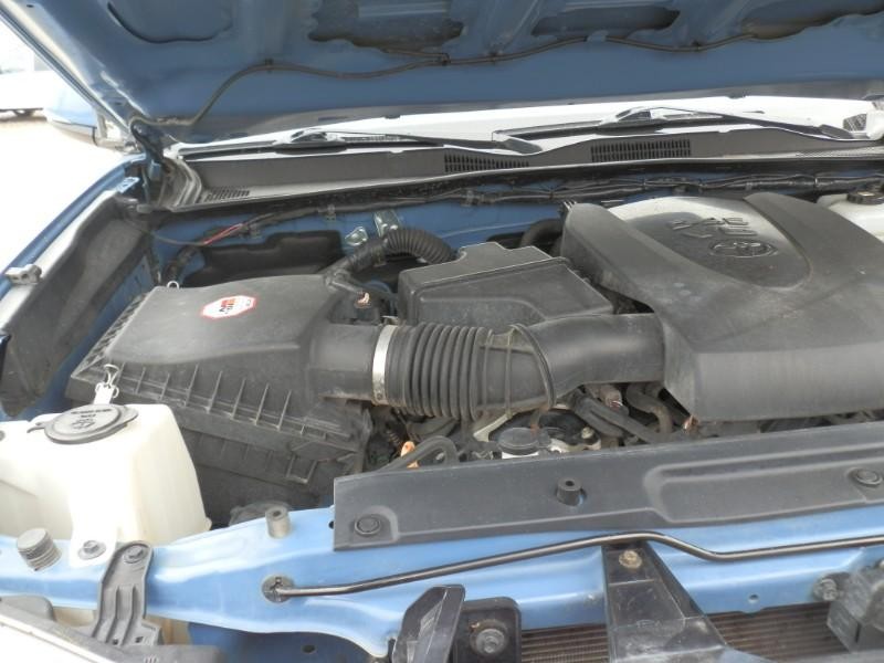 Toyota Tacoma Vehicle Full-screen Gallery Image 38