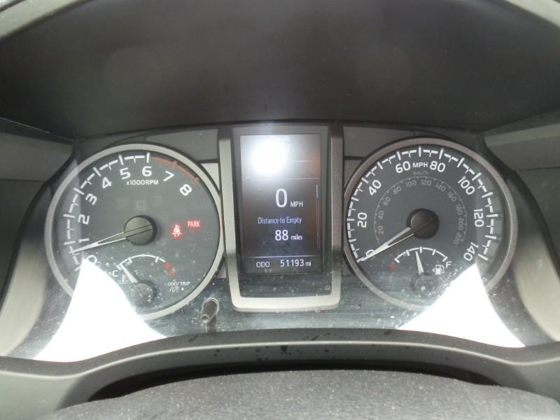 Toyota Tacoma Vehicle Full-screen Gallery Image 40