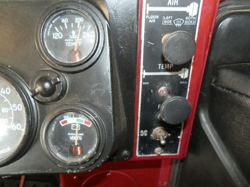 HUMMER H1 Vehicle Full-screen Gallery Image 14