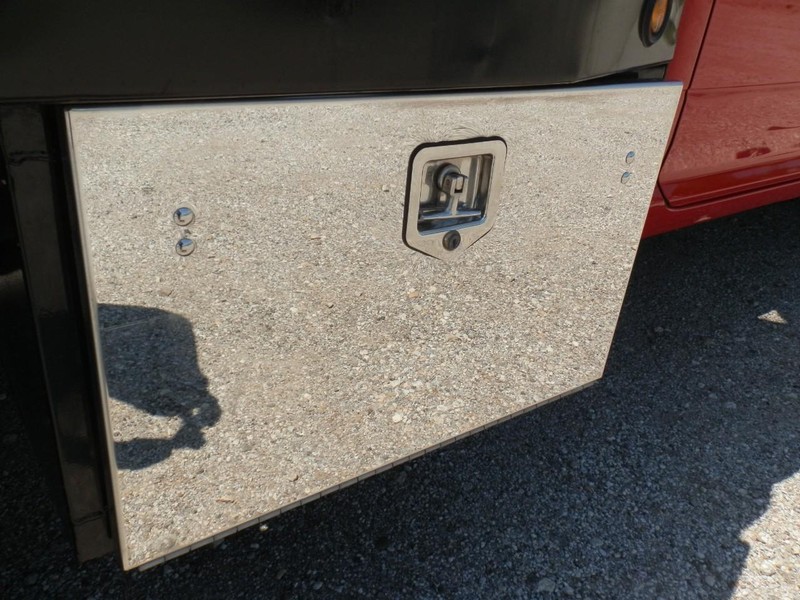 Ram 3500 Vehicle Full-screen Gallery Image 10