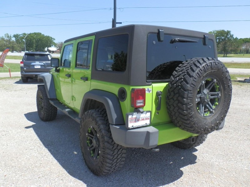 Jeep Wrangler Unlimited Vehicle Full-screen Gallery Image 02