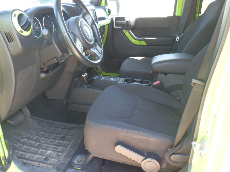 Jeep Wrangler Unlimited Vehicle Full-screen Gallery Image 13