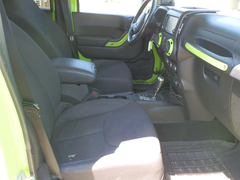 Jeep Wrangler Unlimited Vehicle Full-screen Gallery Image 15