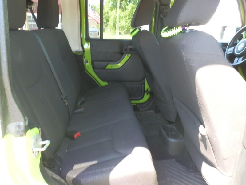 Jeep Wrangler Unlimited Vehicle Full-screen Gallery Image 16