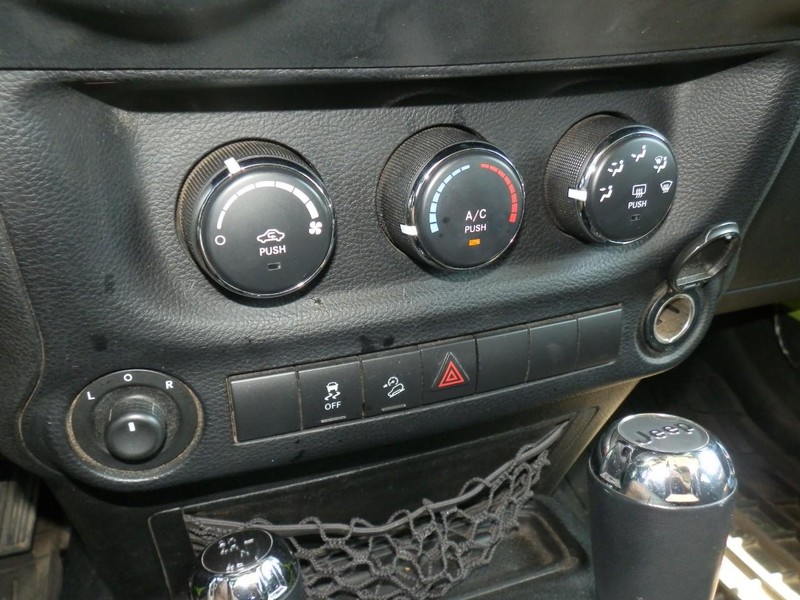 Jeep Wrangler Unlimited Vehicle Full-screen Gallery Image 18