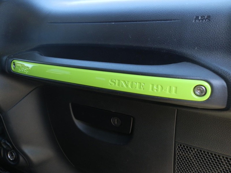 Jeep Wrangler Unlimited Vehicle Full-screen Gallery Image 22