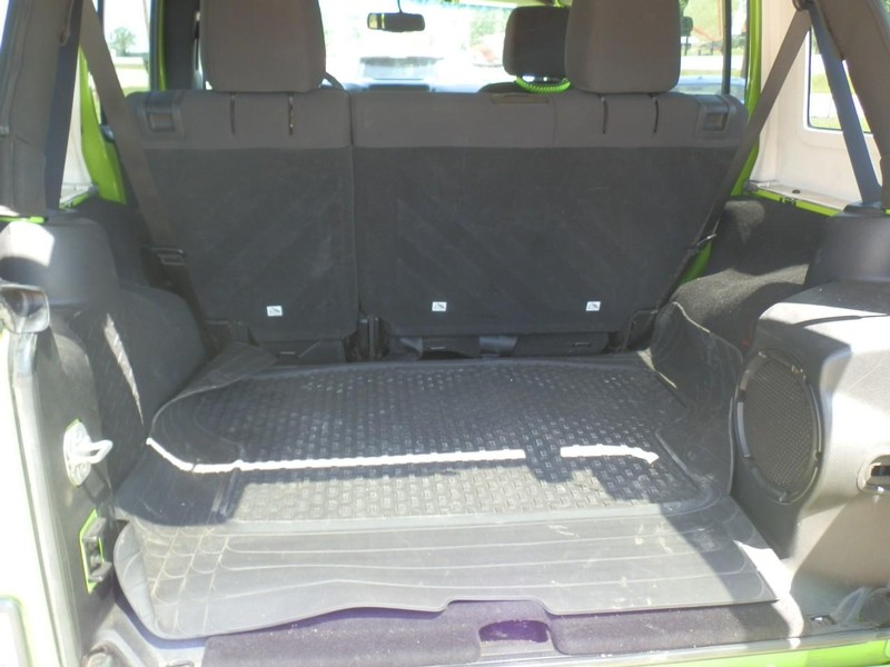 Jeep Wrangler Unlimited Vehicle Full-screen Gallery Image 23