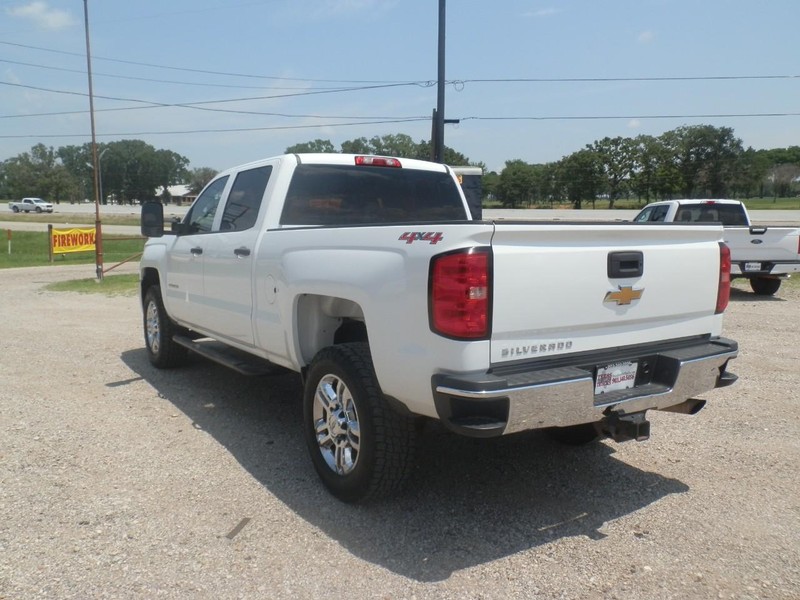 Chevrolet Silverado 2500 Vehicle Full-screen Gallery Image 02