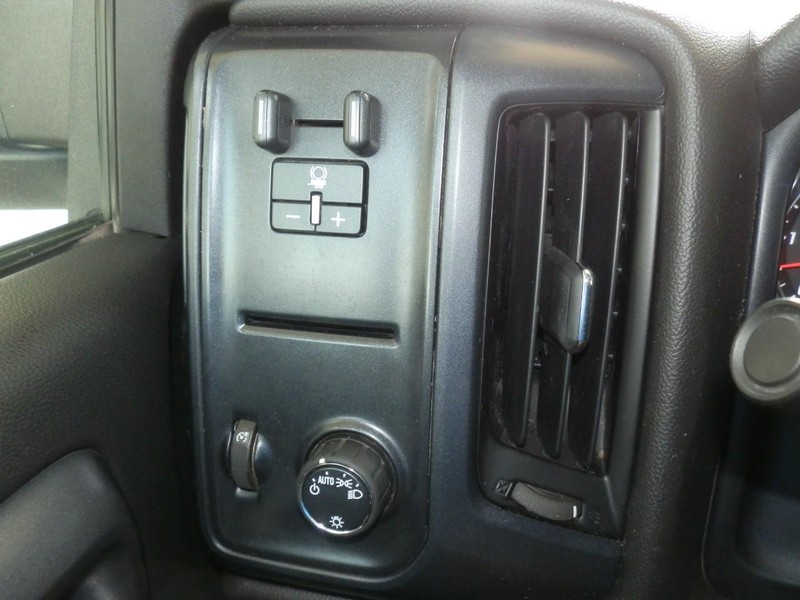 Chevrolet Silverado 2500 Vehicle Full-screen Gallery Image 17