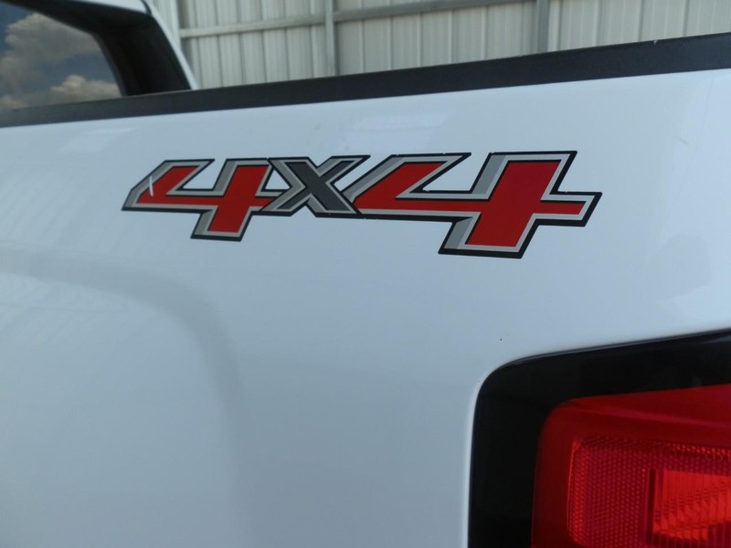 Chevrolet Silverado 2500 Vehicle Full-screen Gallery Image 26