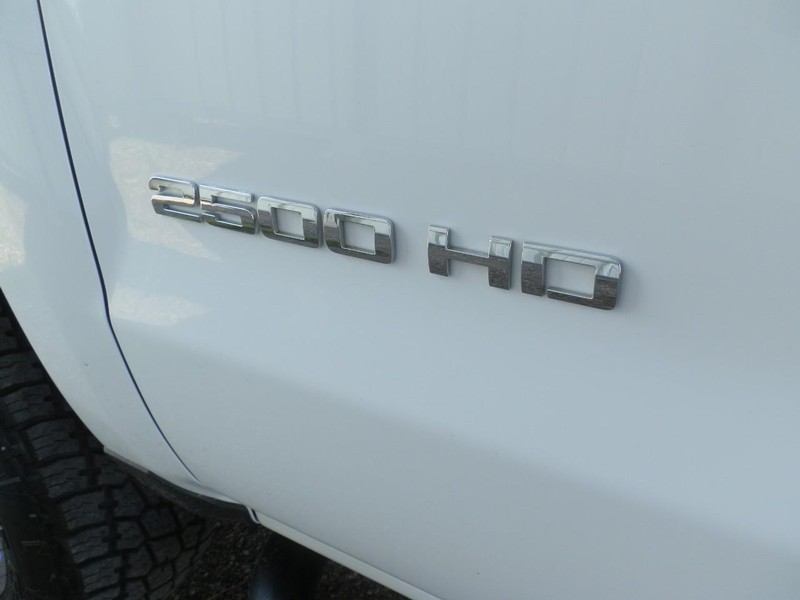 Chevrolet Silverado 2500 Vehicle Full-screen Gallery Image 27