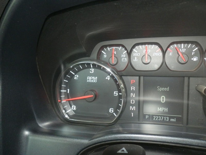 Chevrolet Silverado 2500 Vehicle Full-screen Gallery Image 35