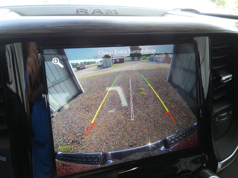 Ram 1500 Vehicle Full-screen Gallery Image 16