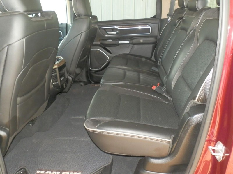 Ram 1500 Vehicle Full-screen Gallery Image 18