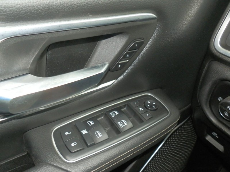 Ram 1500 Vehicle Full-screen Gallery Image 21