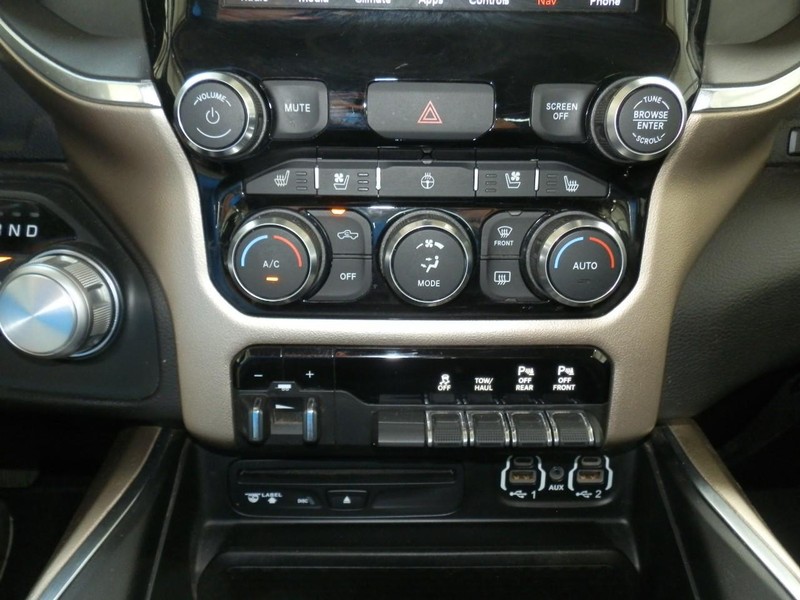 Ram 1500 Vehicle Full-screen Gallery Image 24