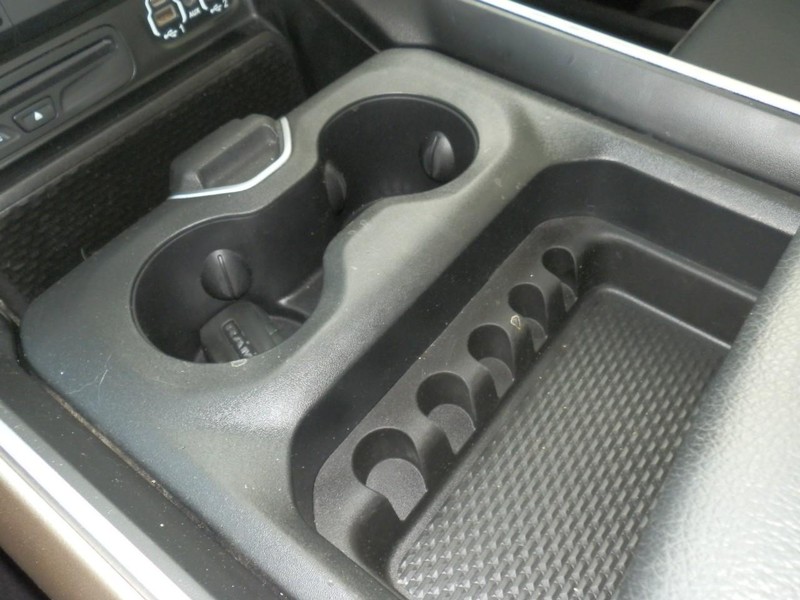 Ram 1500 Vehicle Full-screen Gallery Image 32