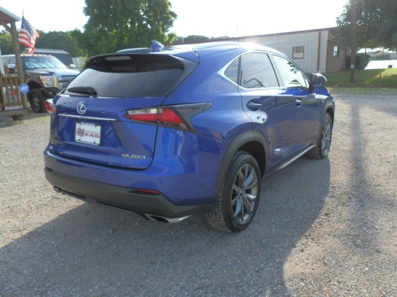 Lexus NX 200t Vehicle Full-screen Gallery Image 04