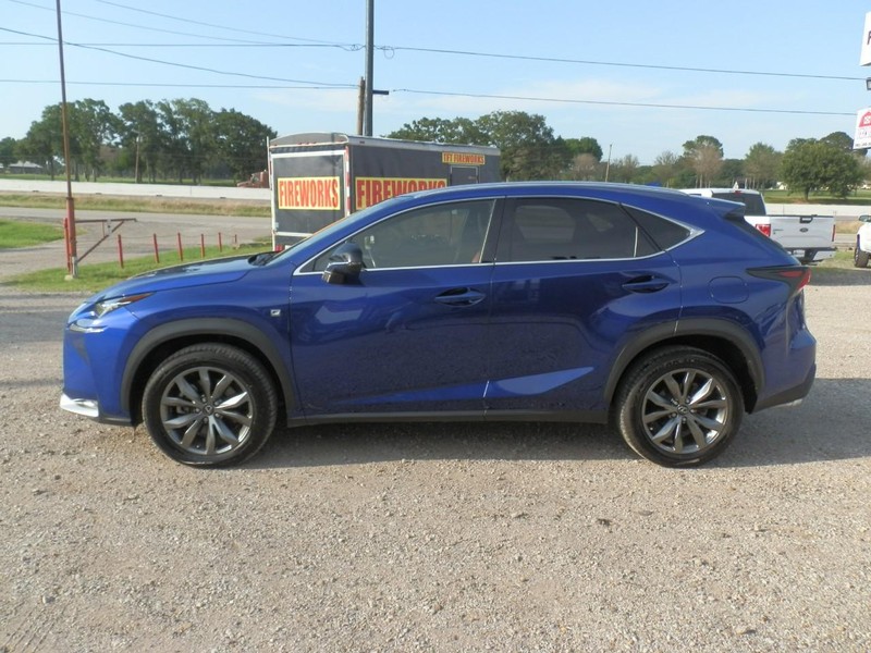 Lexus NX 200t Vehicle Full-screen Gallery Image 05