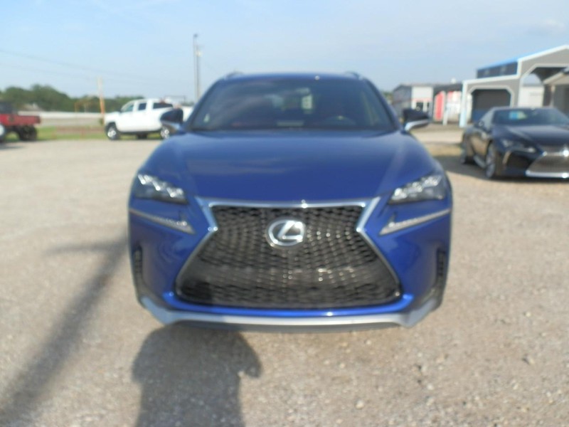Lexus NX 200t Vehicle Full-screen Gallery Image 07