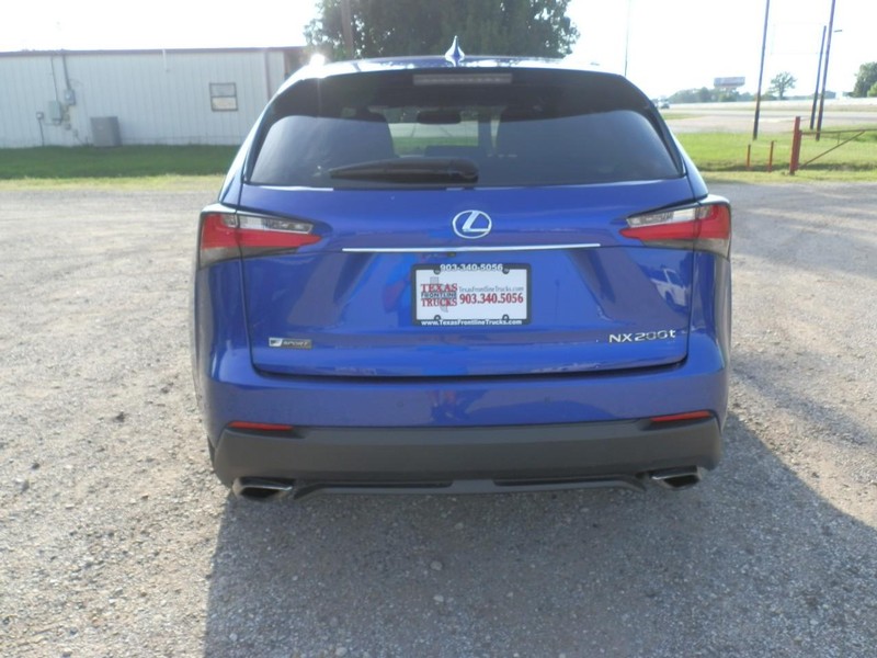 Lexus NX 200t Vehicle Full-screen Gallery Image 08