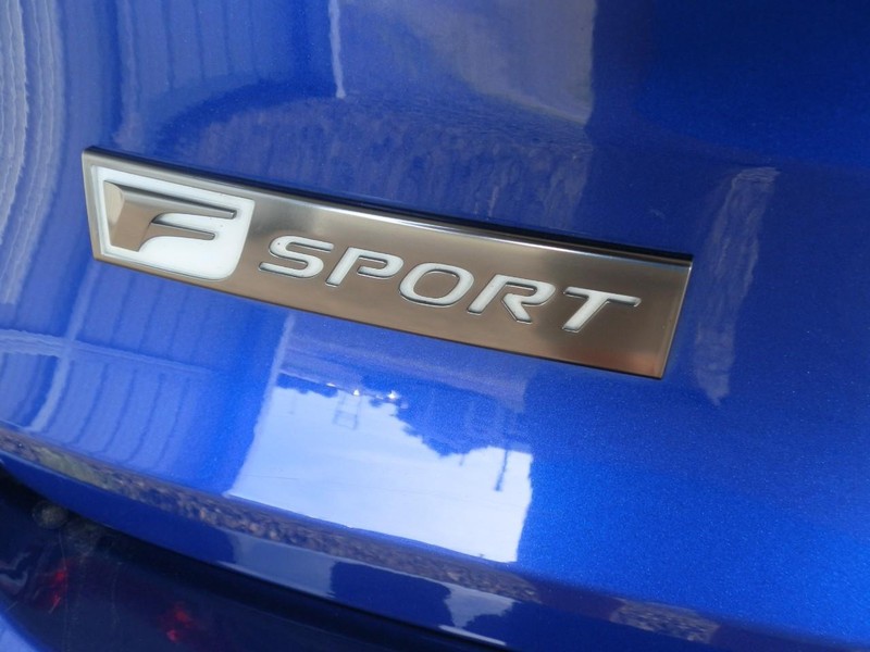 Lexus NX 200t Vehicle Full-screen Gallery Image 09