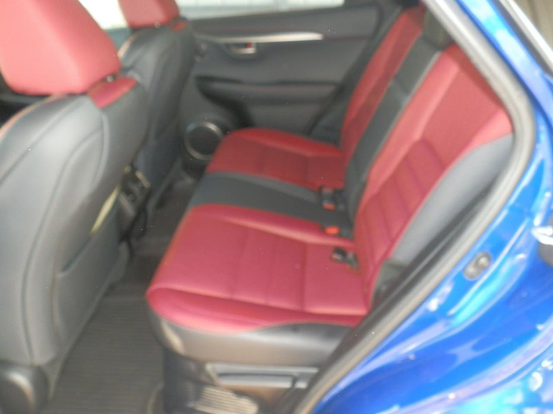 Lexus NX 200t Vehicle Full-screen Gallery Image 12