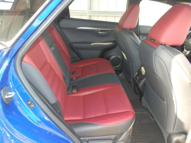 Lexus NX 200t Vehicle Full-screen Gallery Image 14