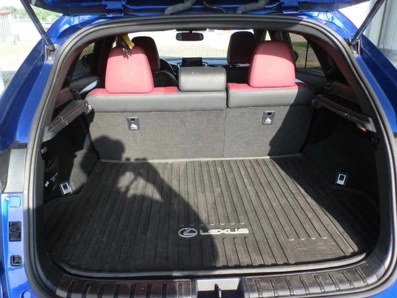 Lexus NX 200t Vehicle Full-screen Gallery Image 15