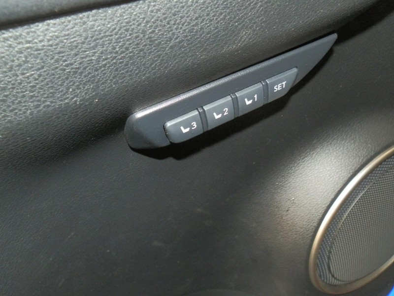 Lexus NX 200t Vehicle Full-screen Gallery Image 21