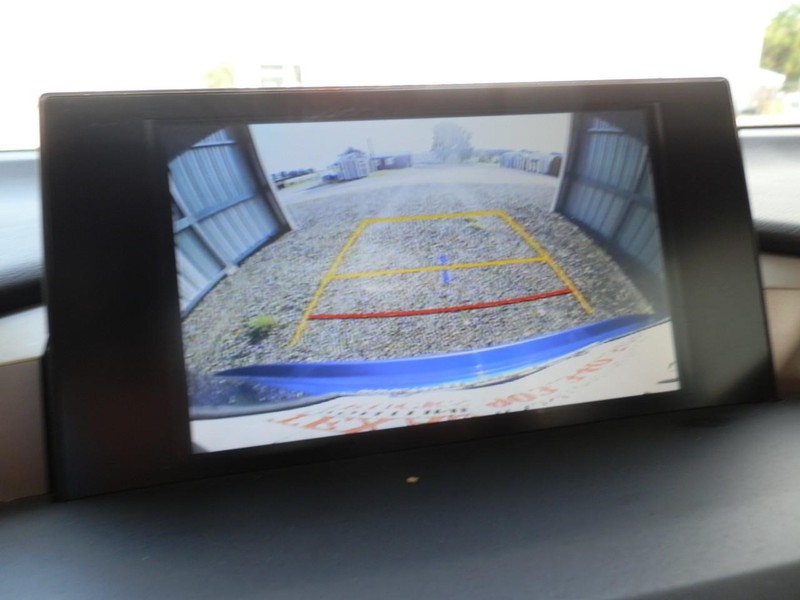 Lexus NX 200t Vehicle Full-screen Gallery Image 24