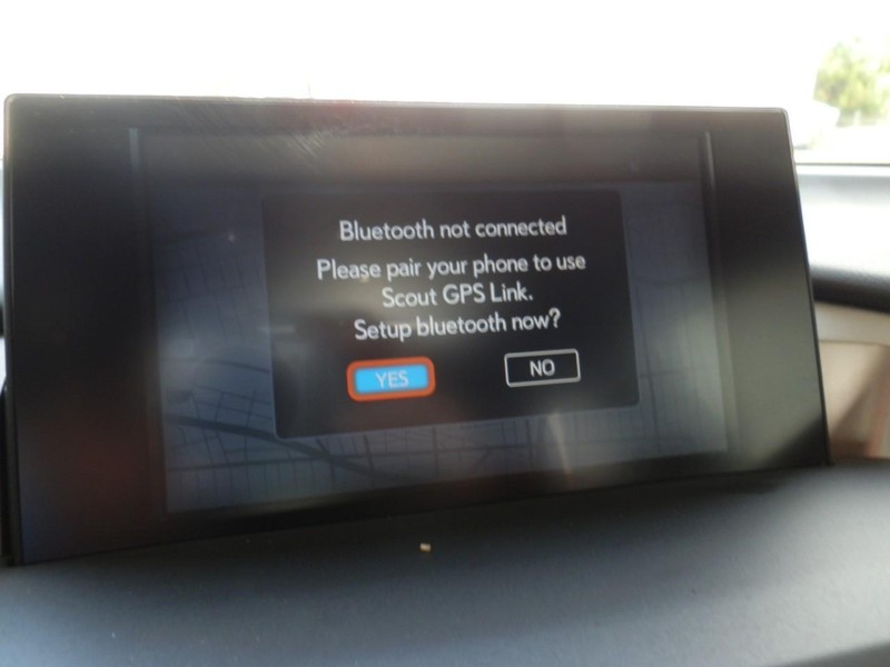 Lexus NX 200t Vehicle Full-screen Gallery Image 25